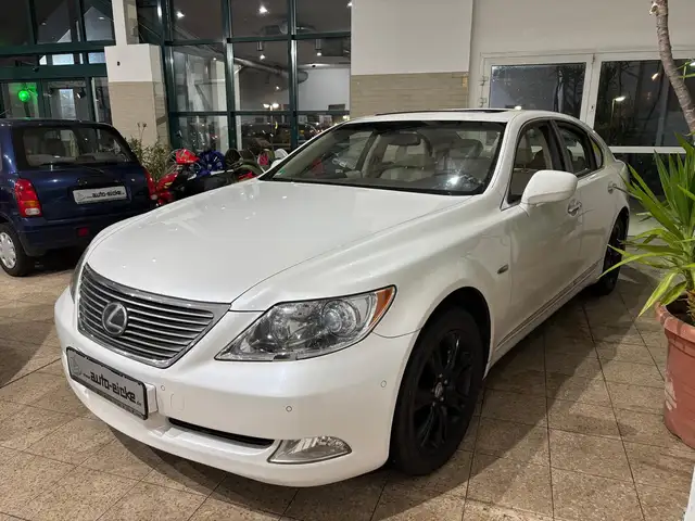 Lexus LS 460 V8 mit Luxusausstattung