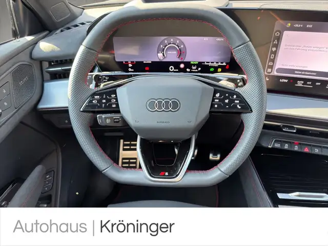 Audi Q3 view 11
