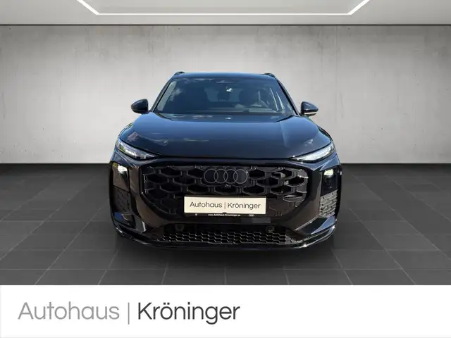 Audi Q3 view 5