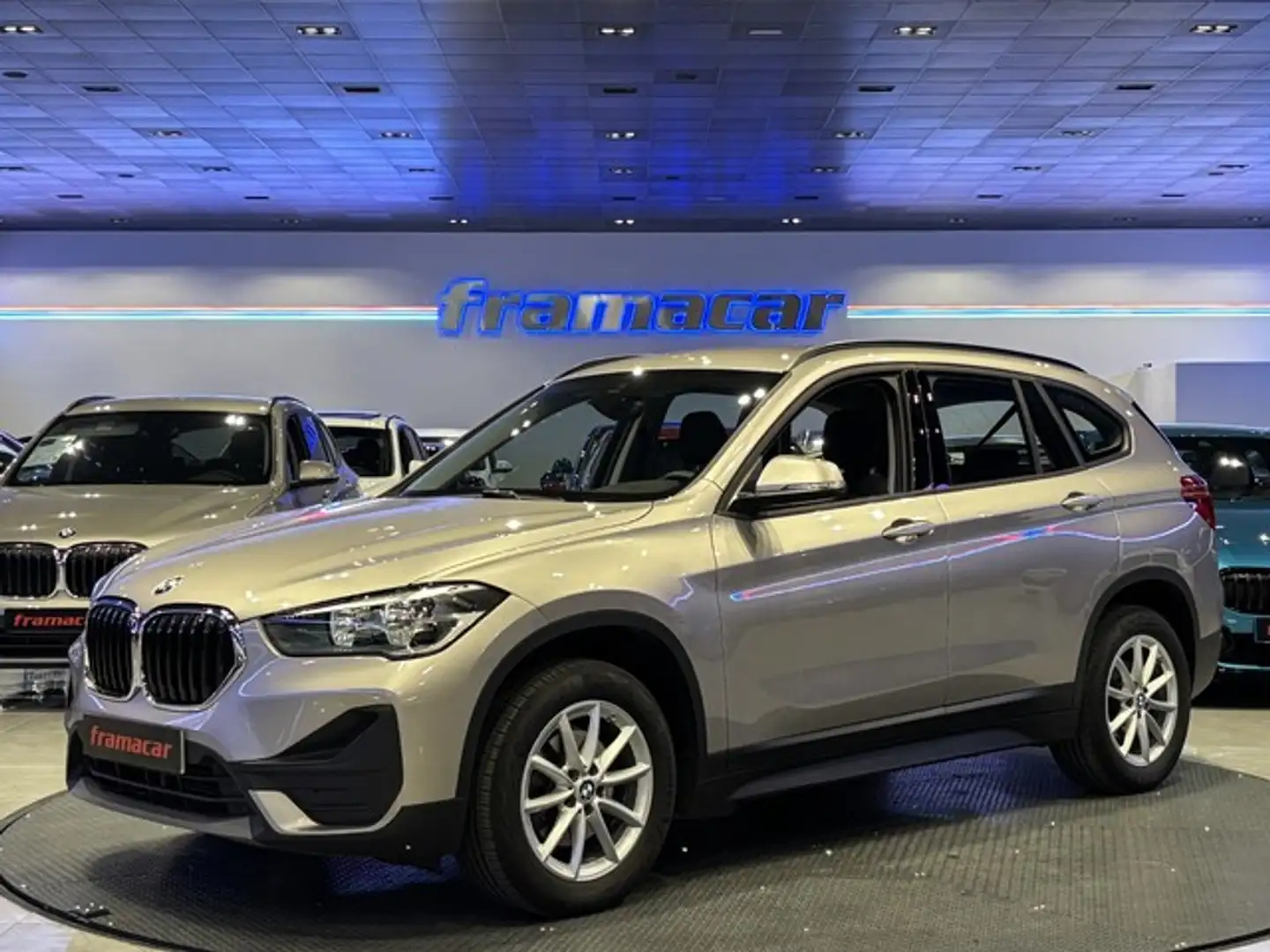 BMW X1 sDrive 18d Żółty - 1