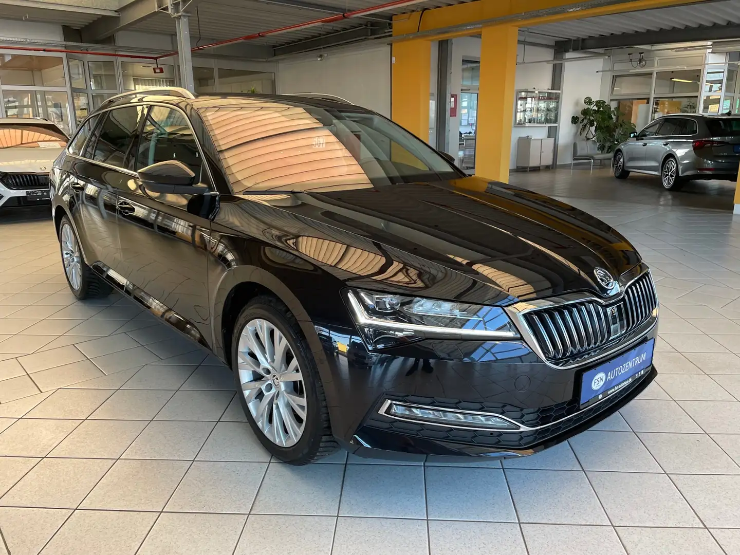 Skoda Superb Combi 2.0 TDI Style DSG MATRIX AHK AREA NAVI ACC Schwarz - 2