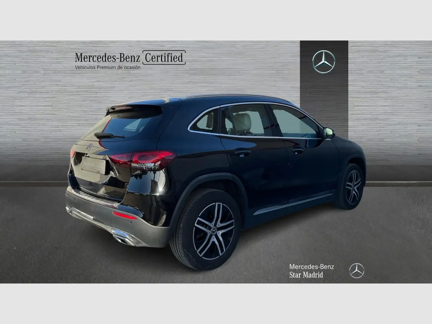 Mercedes-Benz GLA 200 Schwarz - 2