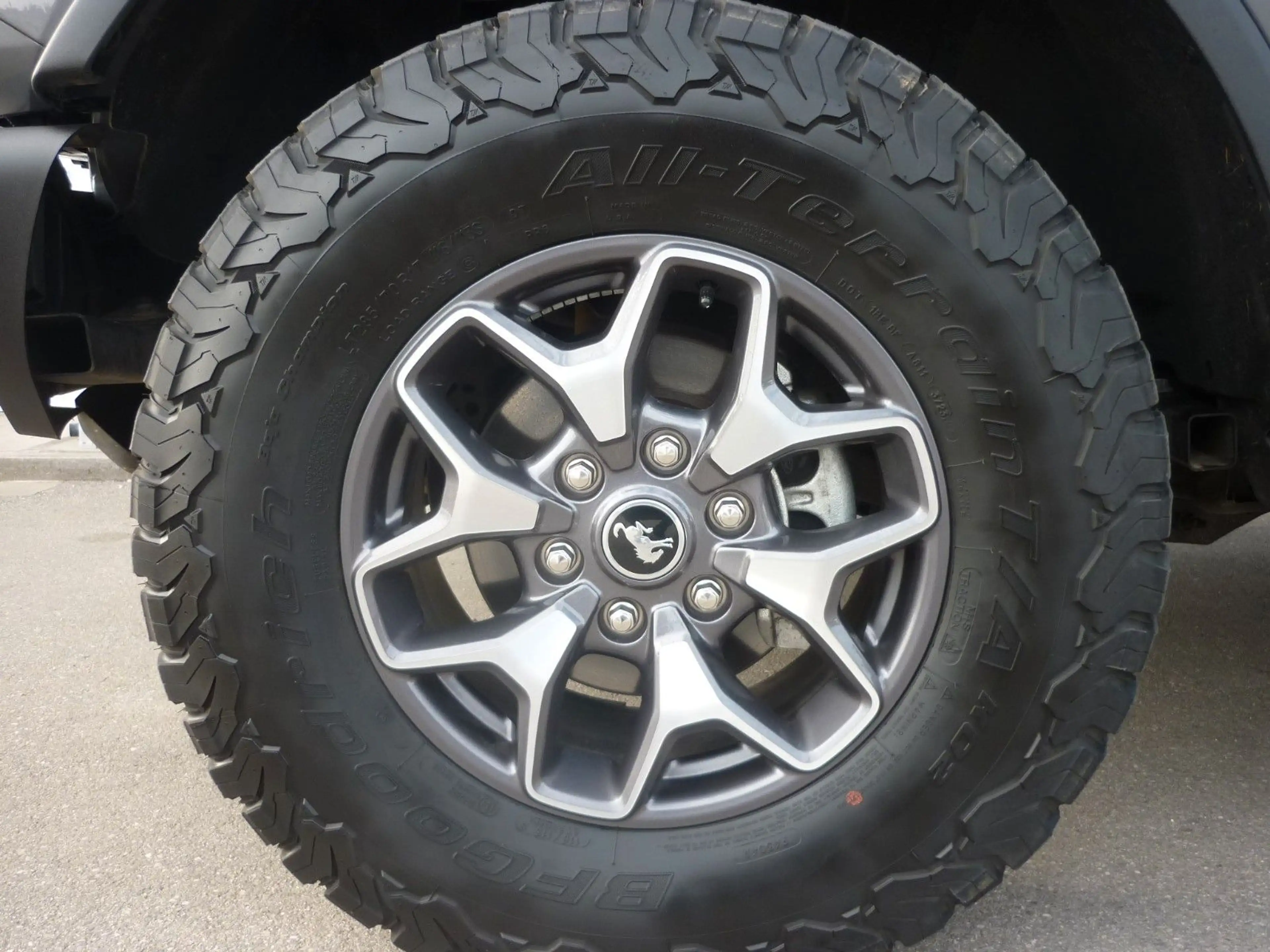 Ford Bronco Badlands e-4WD — photo 8