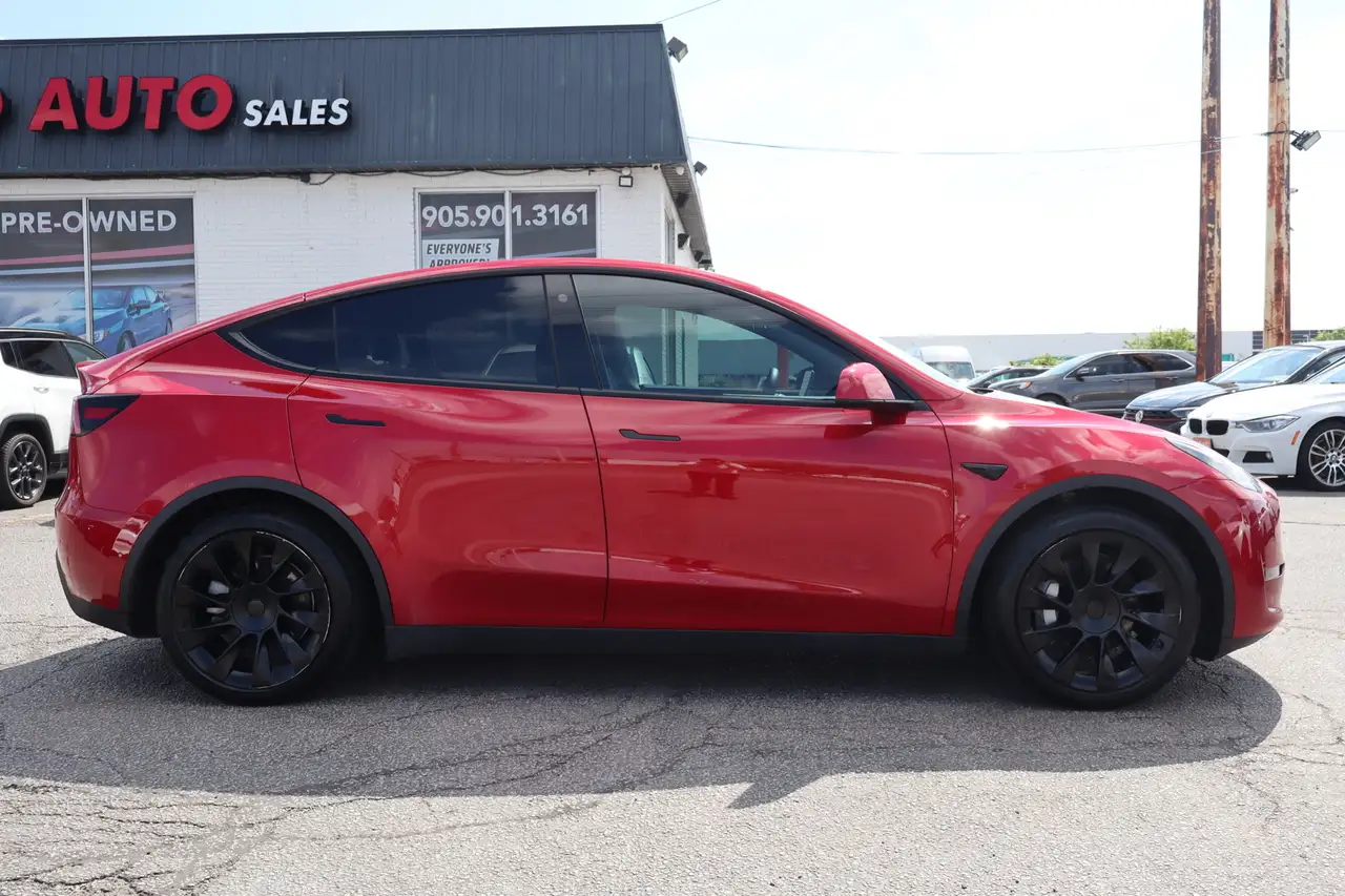 Tesla Model Y снимка Tesla Model Y
