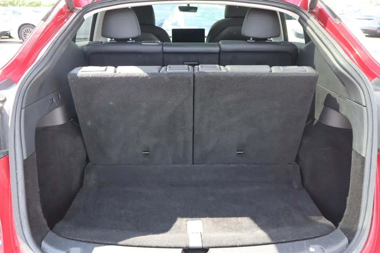 Tesla Model Y снимка Tesla Model Y