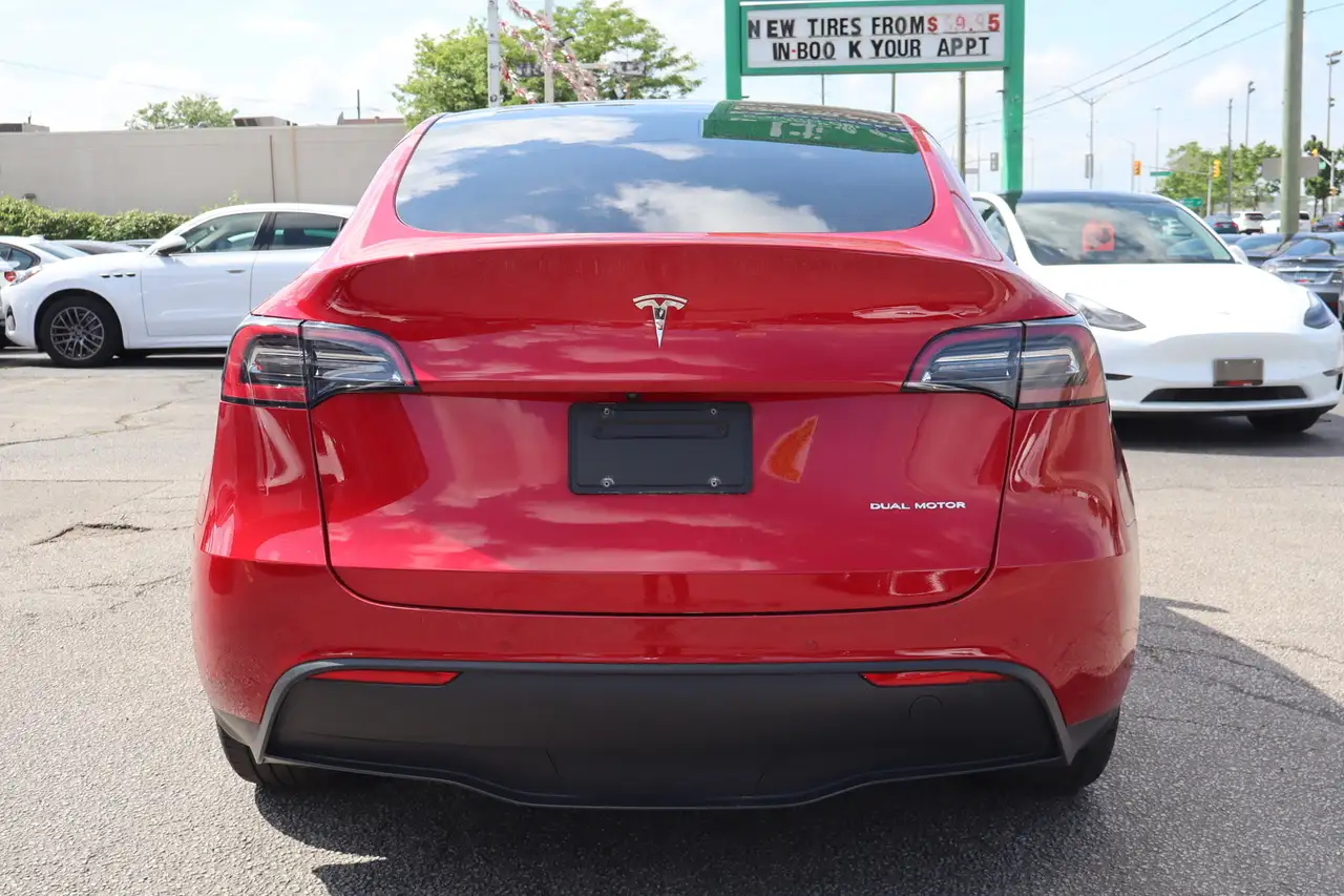 Tesla Model Y снимка Tesla Model Y