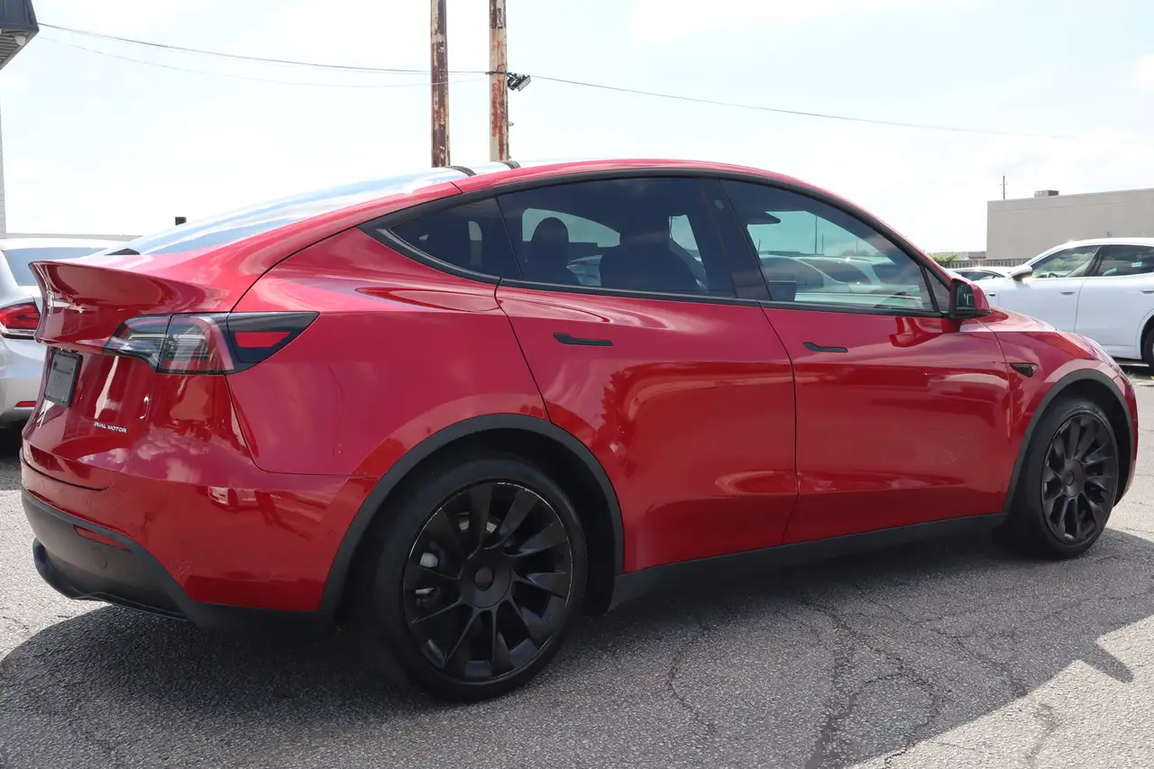 Tesla Model Y снимка Tesla Model Y