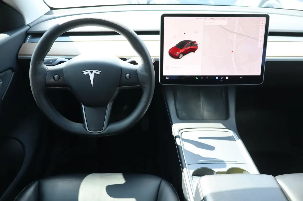 Tesla Model Y снимка Tesla Model Y