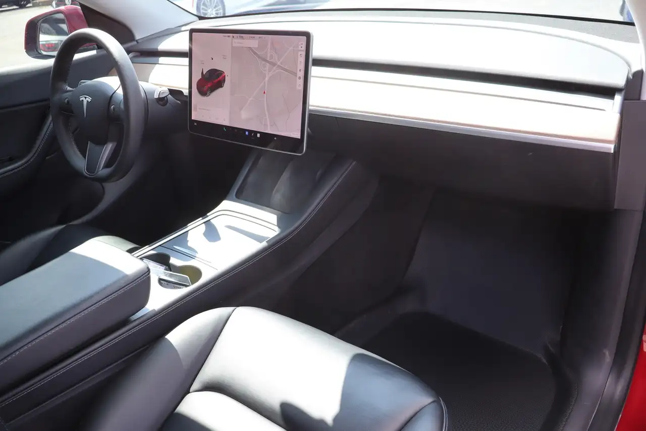 Tesla Model Y снимка Tesla Model Y