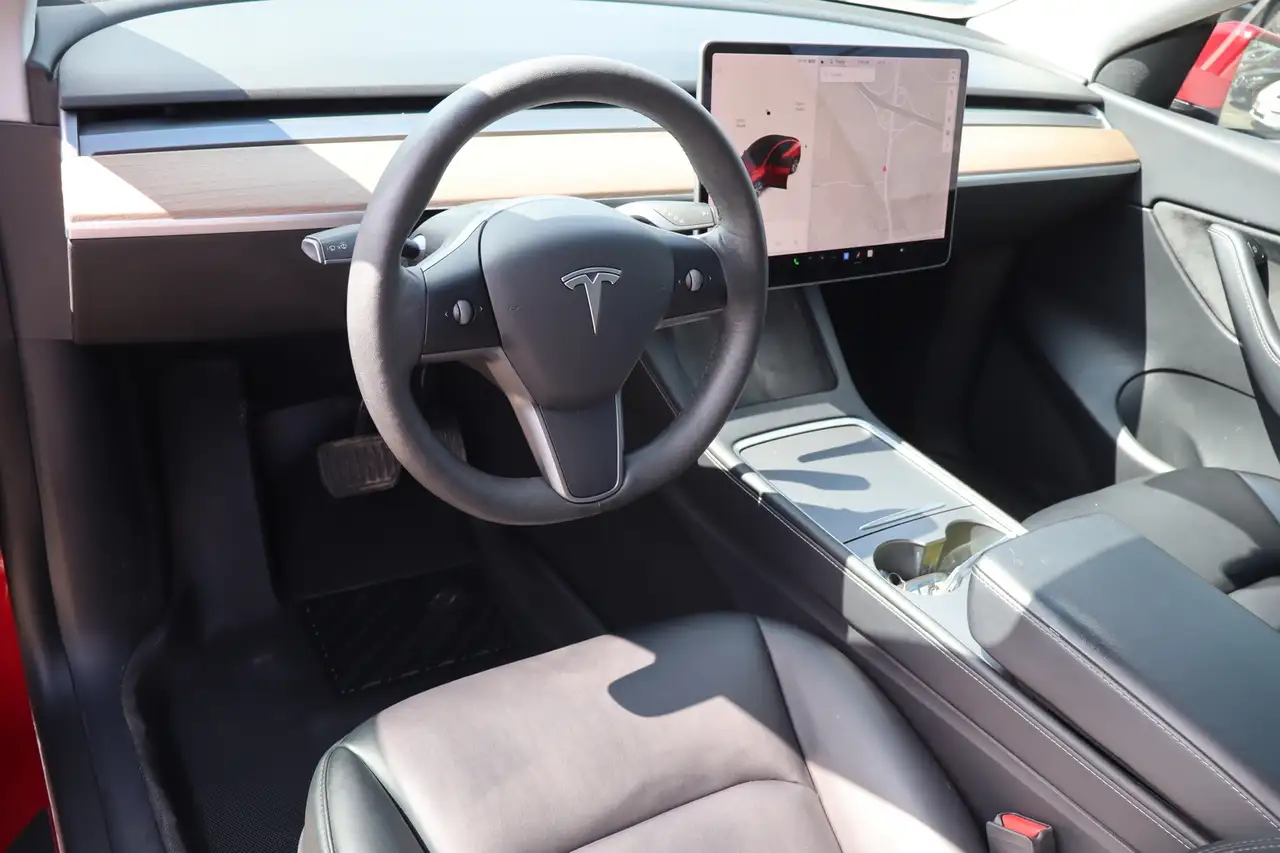 Tesla Model Y снимка Tesla Model Y