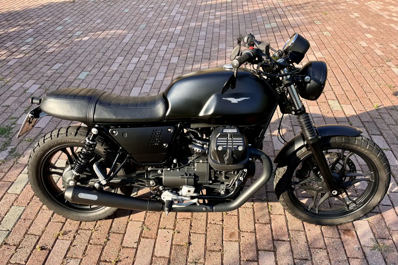 Moto Guzzi V 7 Stone - 1