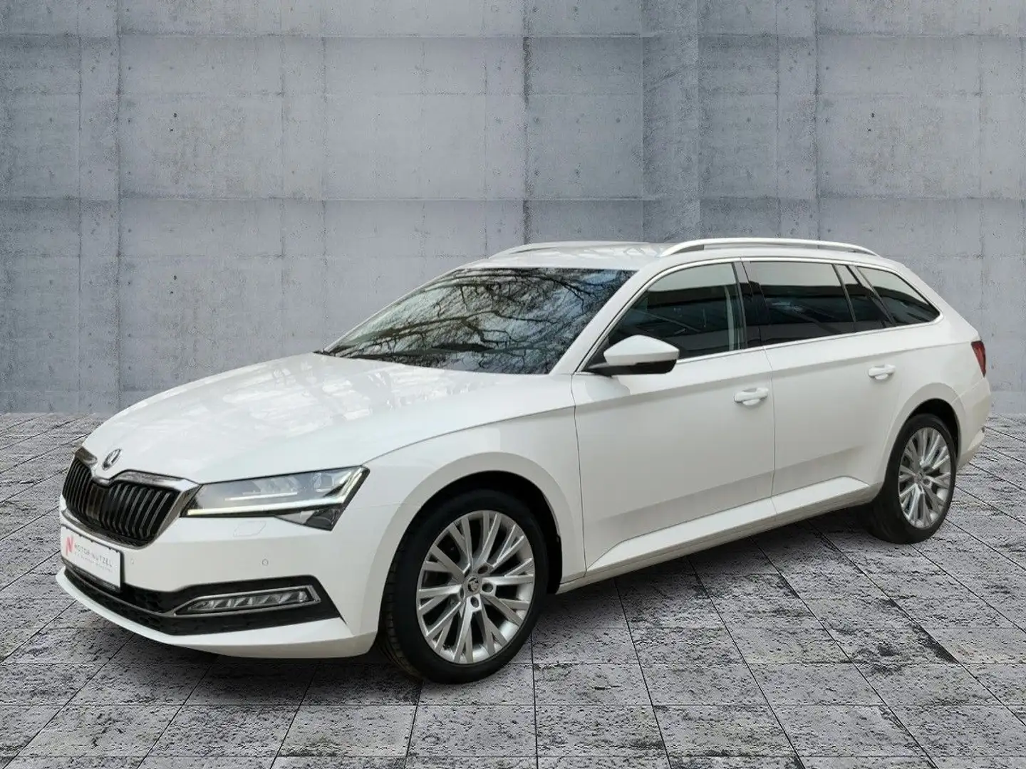 Skoda Superb Combi 2.0 TDI STYLE MATRIX+NAV+STDHZG+AHK Weiß - 2