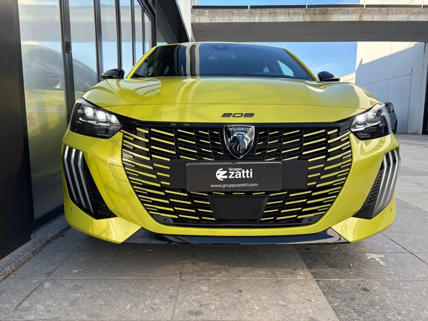 Peugeot 208 1.2 Hybrid 48V GT Geel - 2