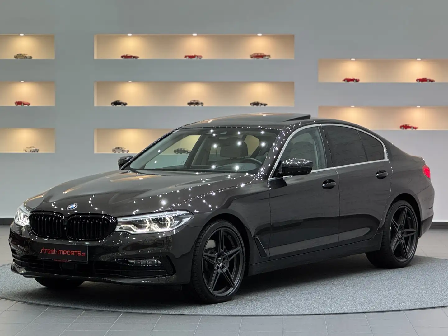 BMW 530 530 d xDrive VollVoll*SoftClose*Schiebedach*Harman Grau - 1