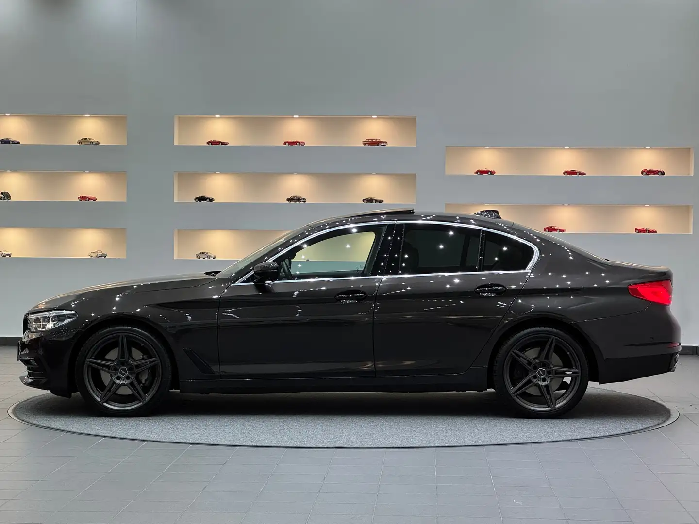 BMW 530 530 d xDrive VollVoll*SoftClose*Schiebedach*Harman Grau - 2