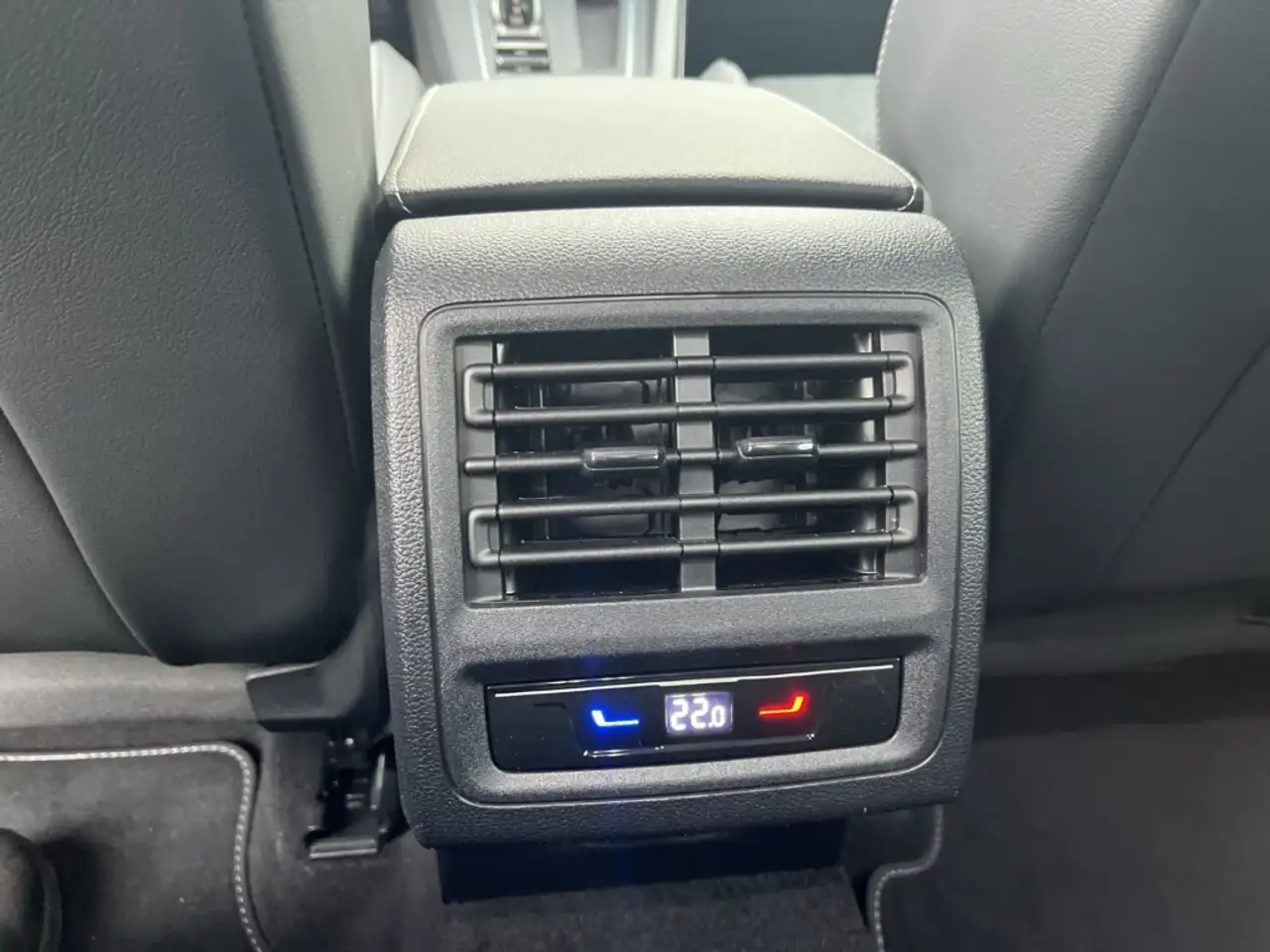 Volkswagen Golf 1.5 eTSI 110 kW Goal Mildhybrid LED+Rückfahrkamera 12