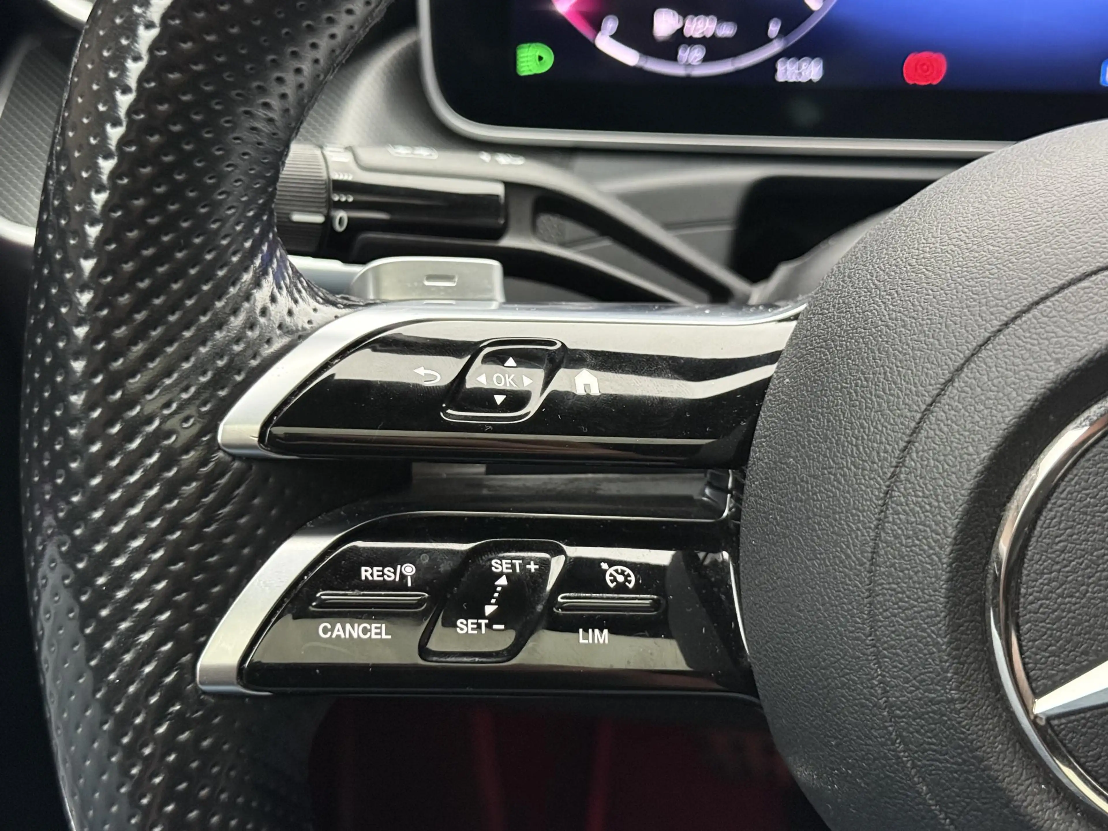Mercedes-Benz C 200 AMG Line — photo 12
