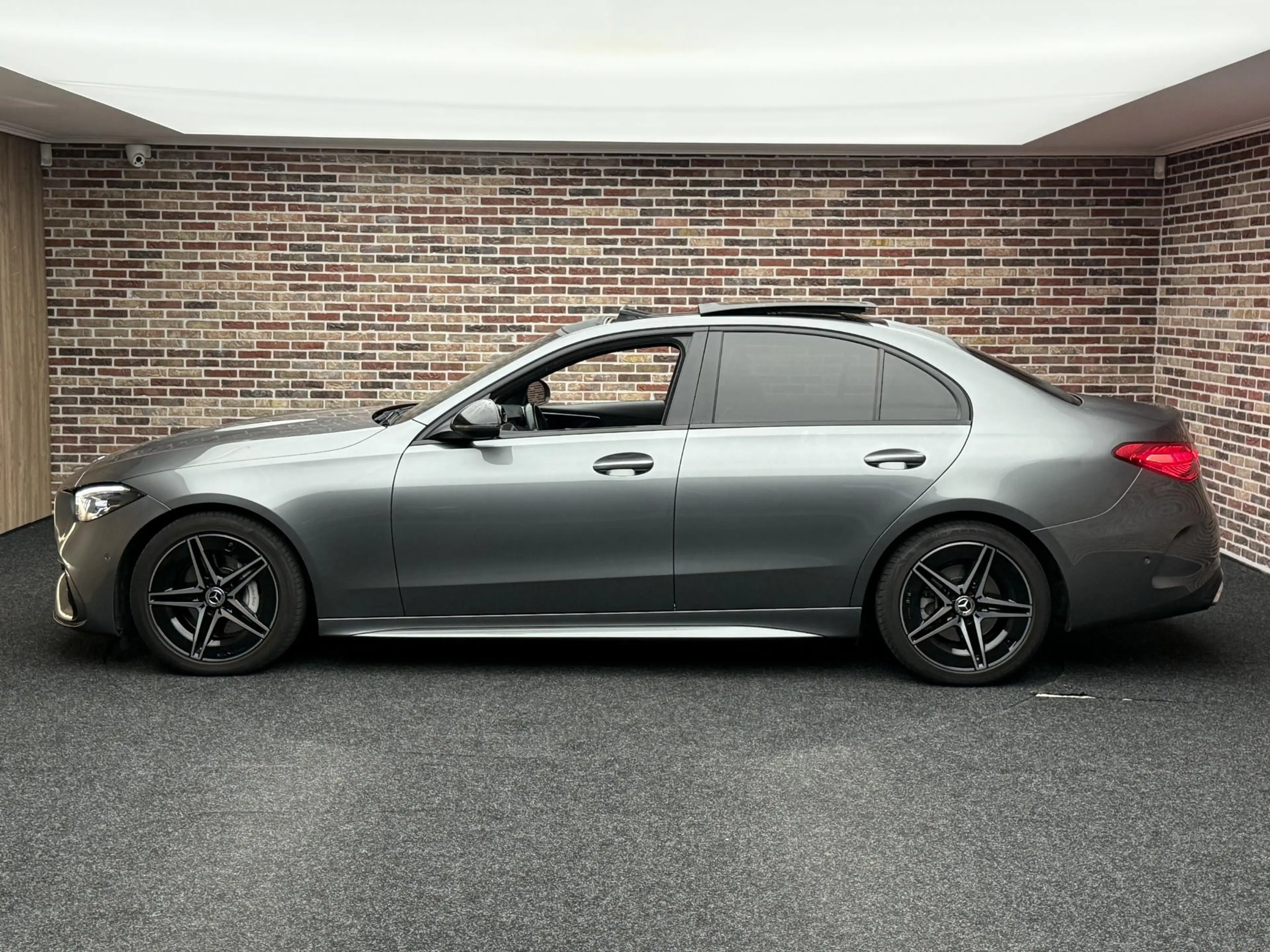 Mercedes-Benz C 200 AMG Line — photo 6