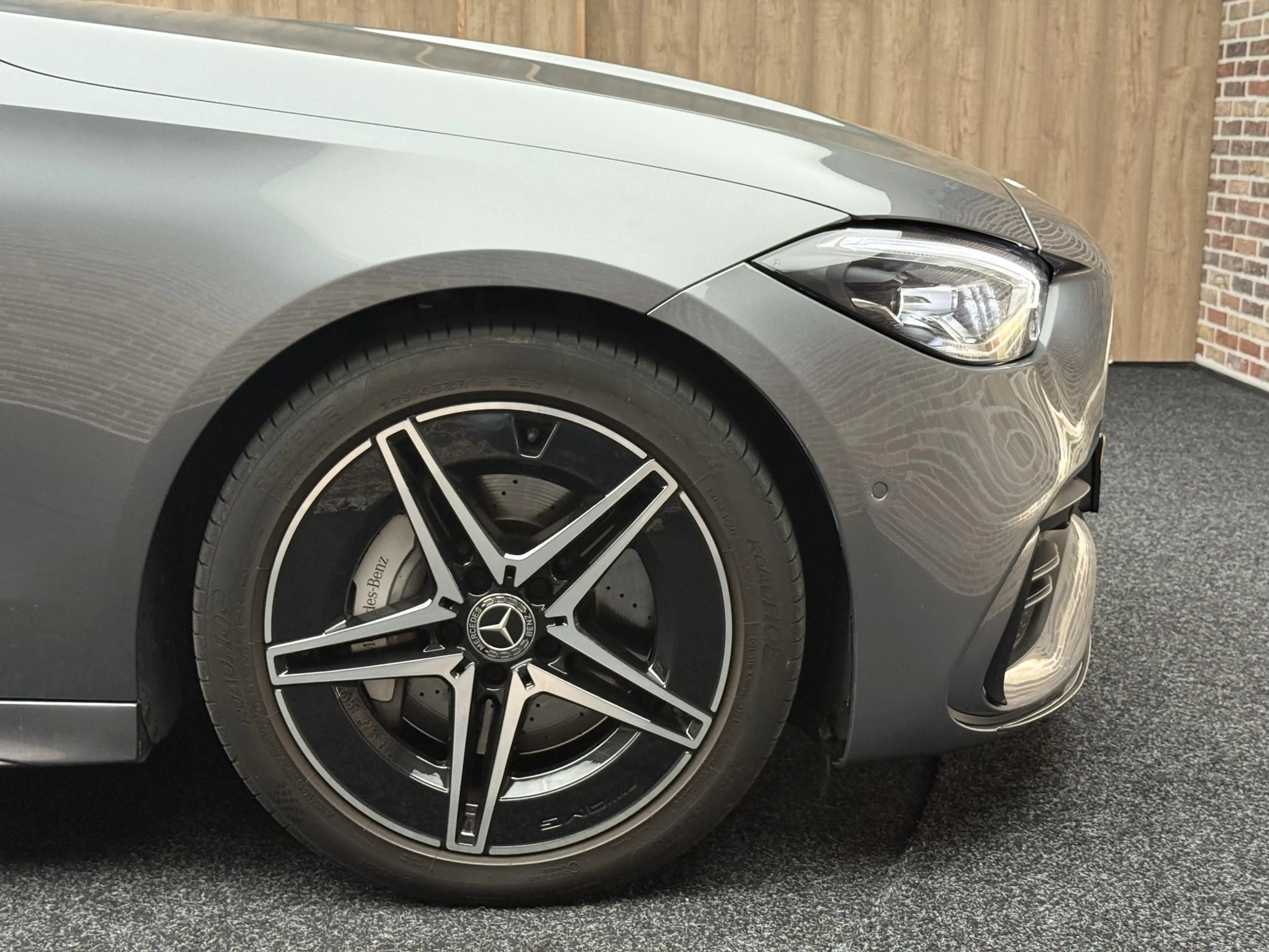 Mercedes-Benz C 200 AMG Line — photo 8