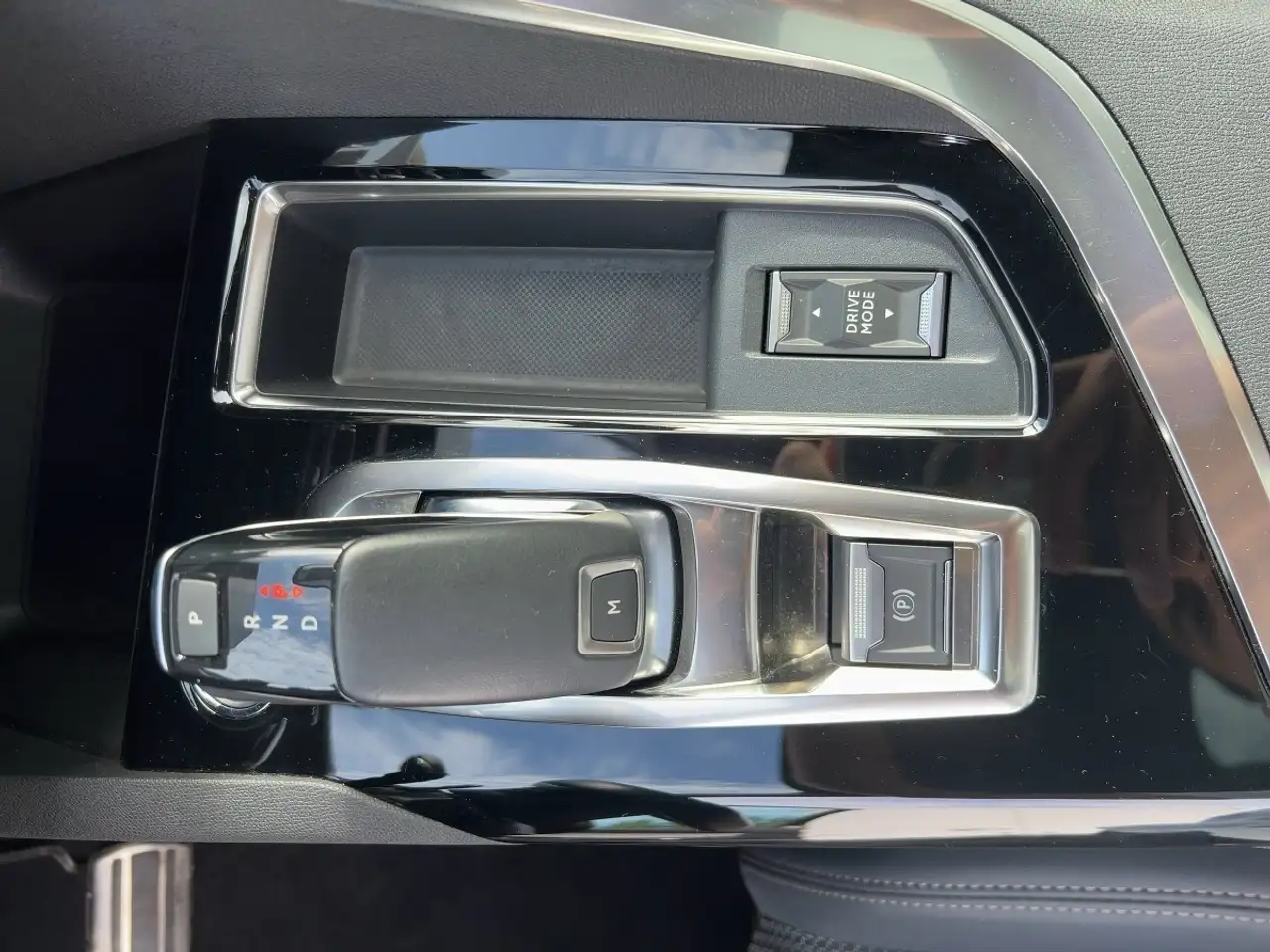 Peugeot 5008 2.0 BlueHDi 180 GT PANO SHZ LED AHK, миниатюра 15
