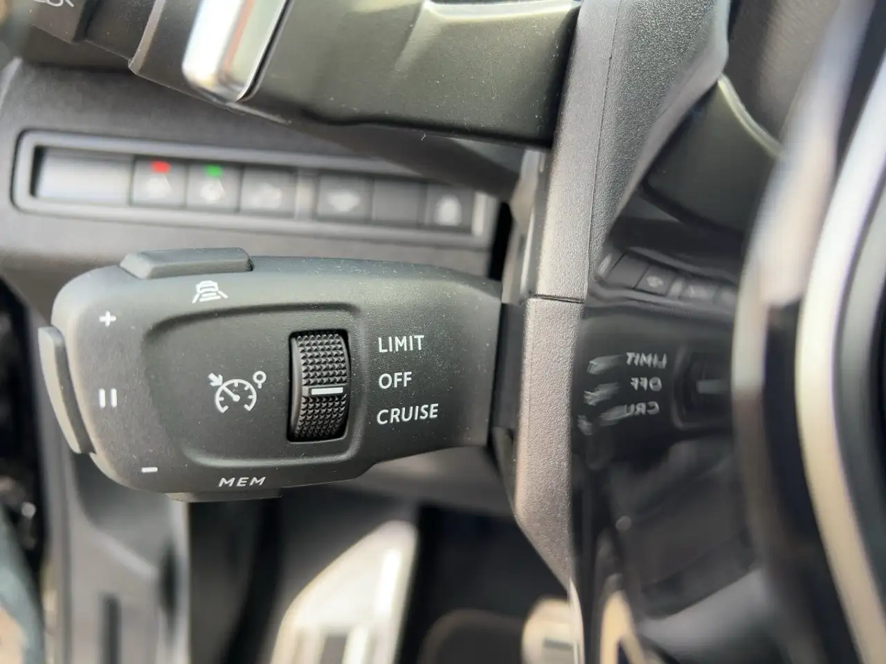 Peugeot 5008 2.0 BlueHDi 180 GT PANO SHZ LED AHK, миниатюра 17