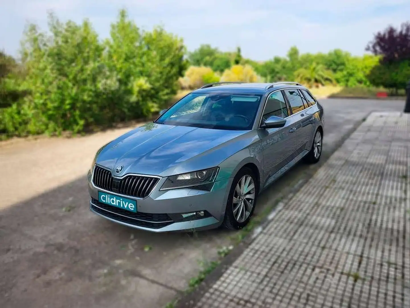 Skoda Superb Combi 2.0TDI AdBlue tech Style DSG 140kW Gris - 2