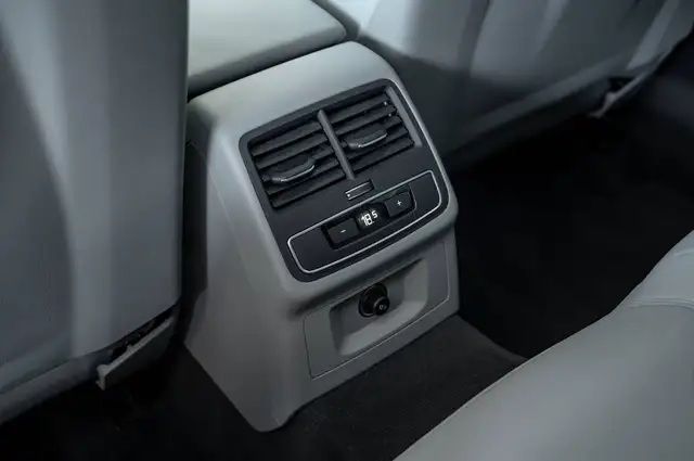 Audi A4 view 13