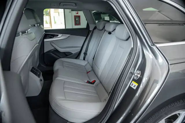 Audi A4 view 14