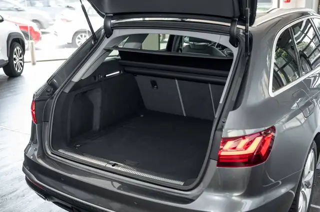 Audi A4 view 15