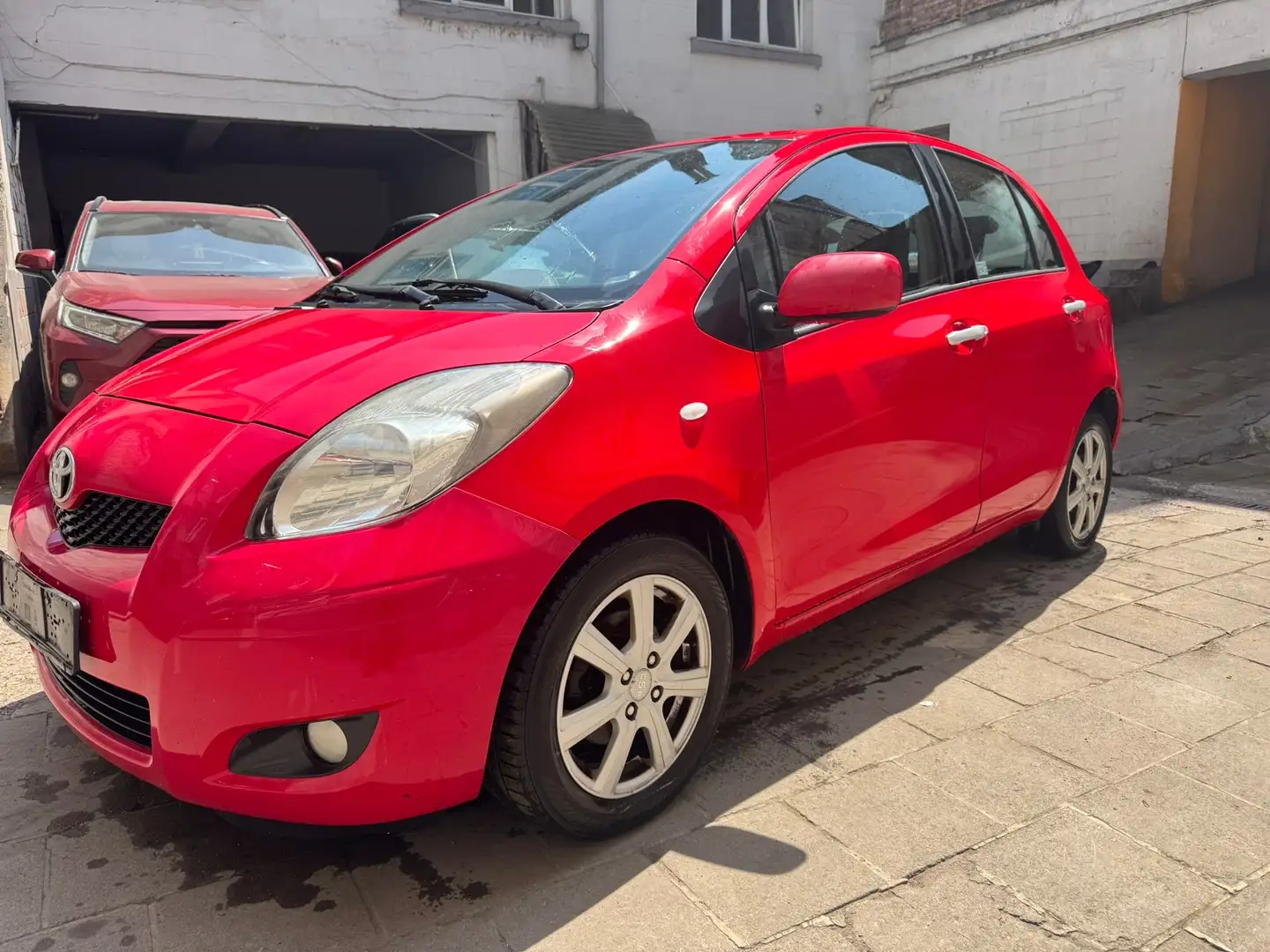 Toyota Yaris 1.33 VVT-iExport  Out side europe Rood - 1