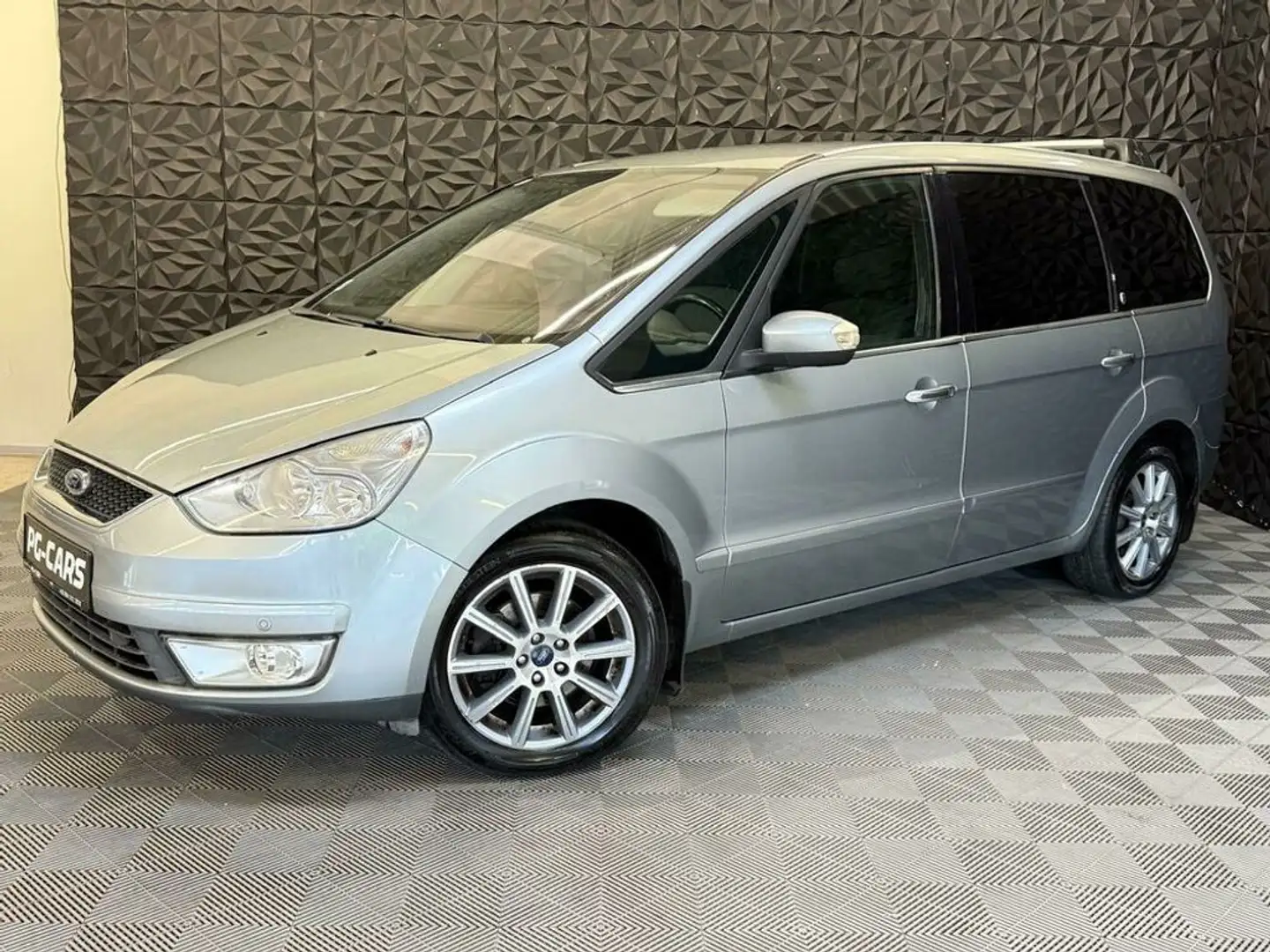 Ford Galaxy Ghia 2.0 TDCi DPF Silber - 2