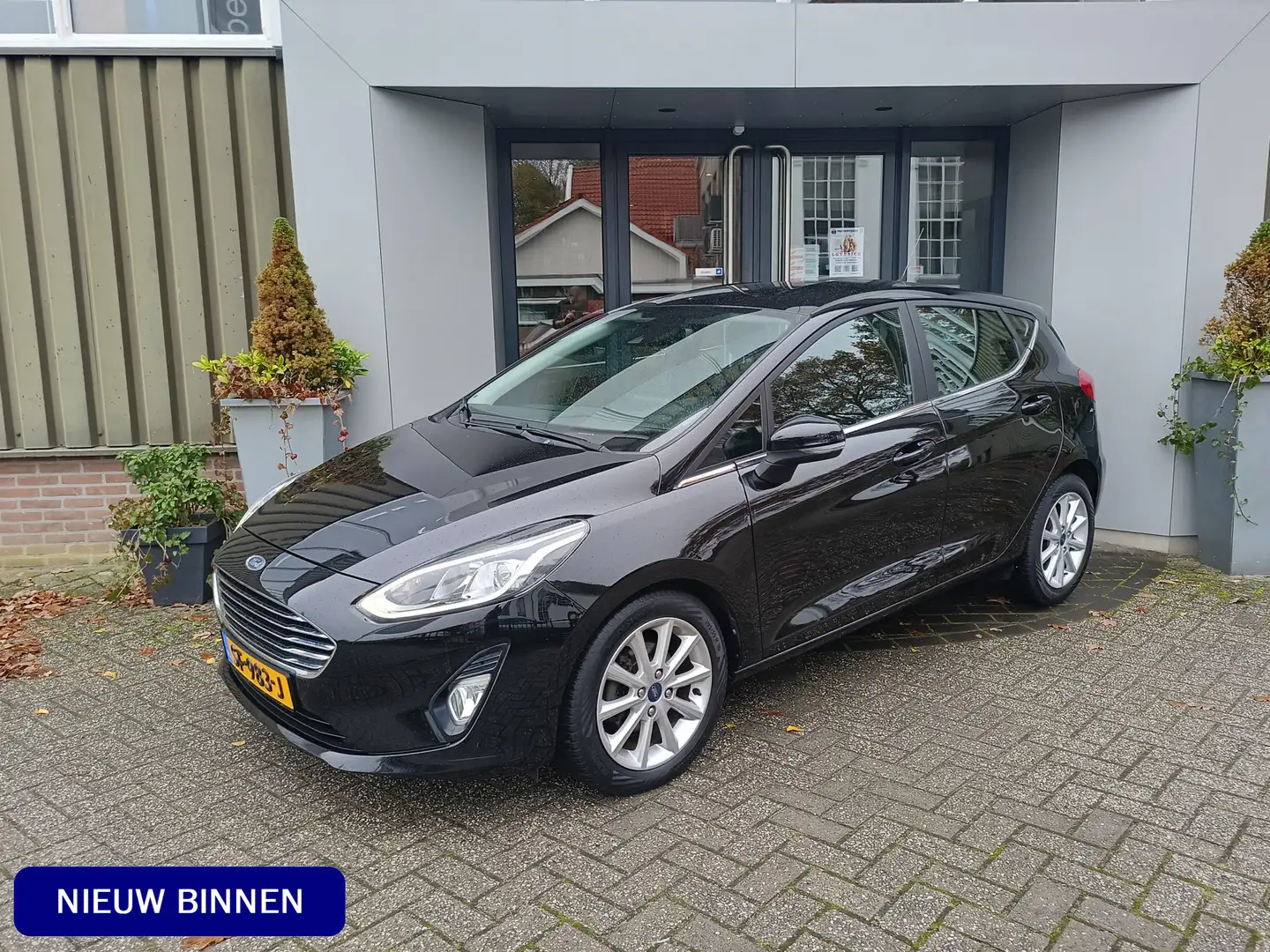 Ford Fiesta 1.0 EcoBoost Titanium | Airco | Cruise controle | Zwart - 1
