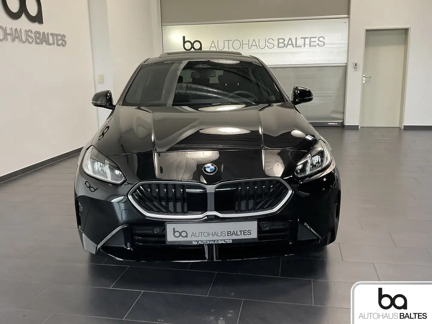 BMW 120 120i M Sport 19/Pano/Park/DrivPlus/AHK Noir - 2
