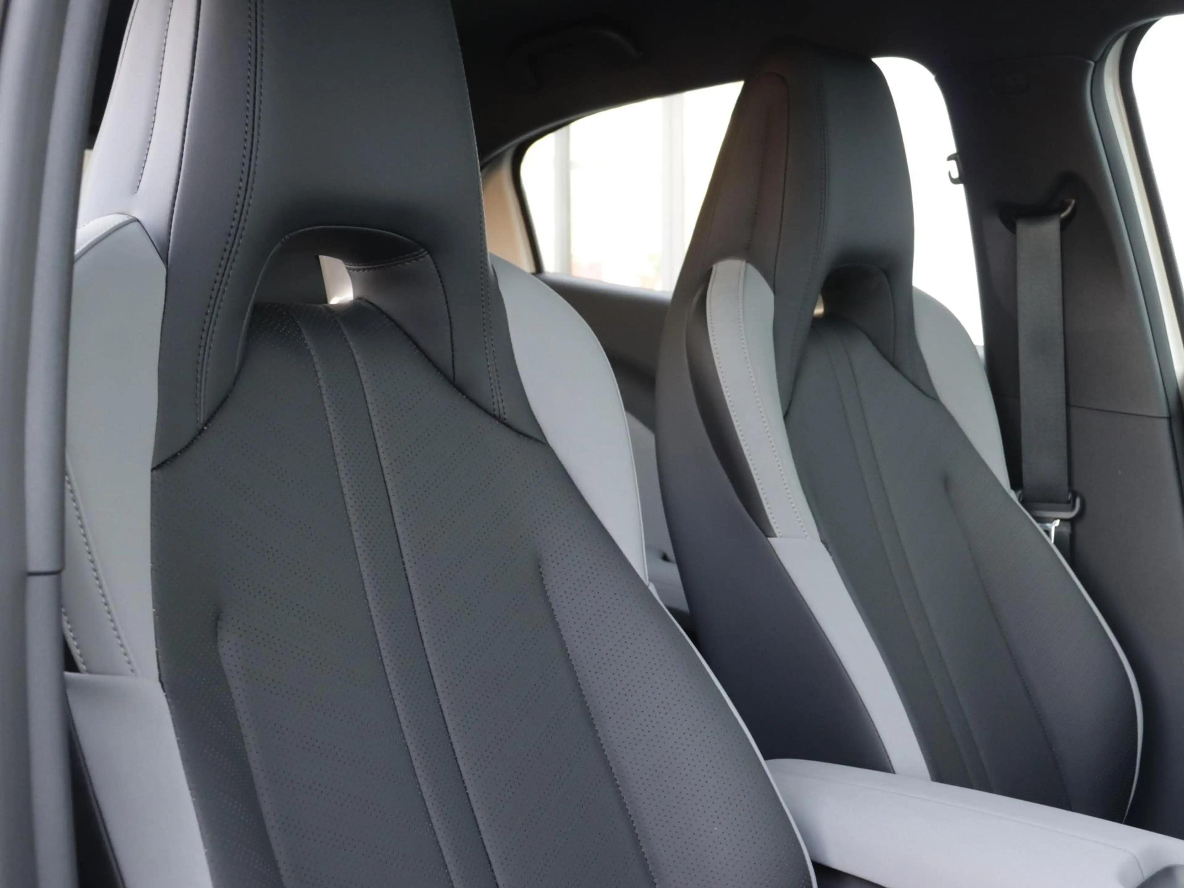 BYD Dolphin Surf Boost 43 kWh | €2000 korting | 322km WLTP | Achter — photo 14