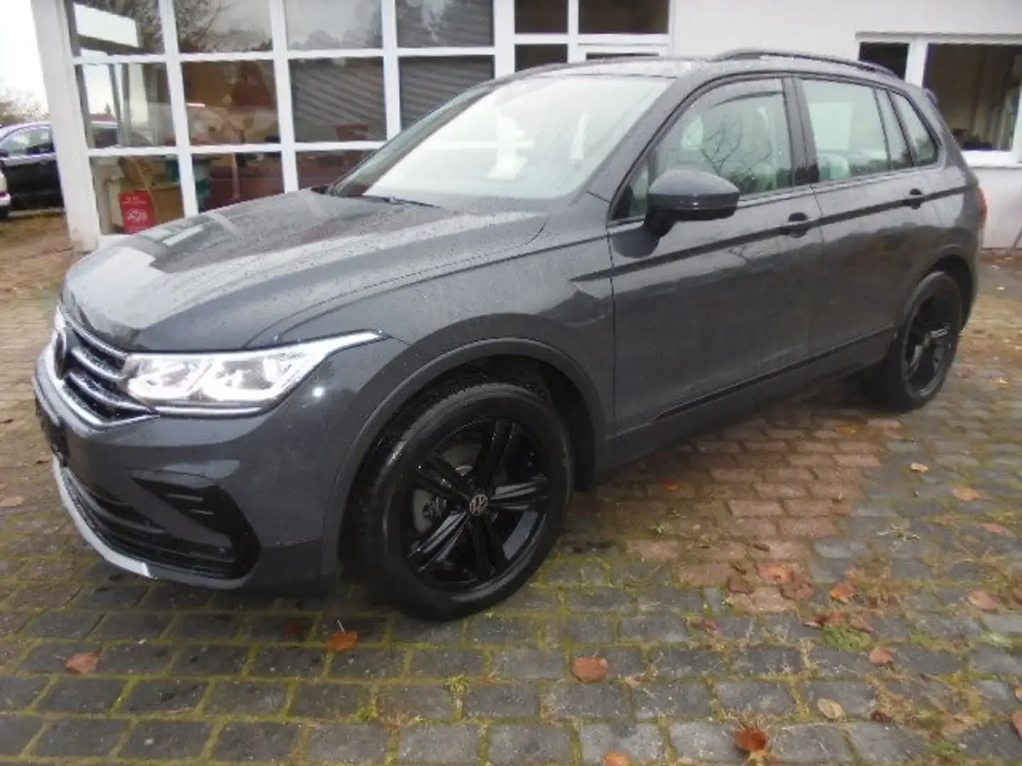 Volkswagen Tiguan "Urban Sport" Grau - 2
