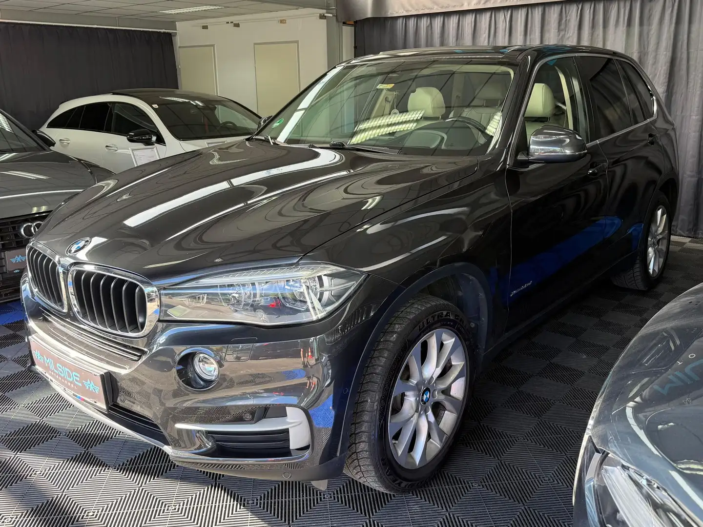 BMW X5 xDrive 30d Grau - 2