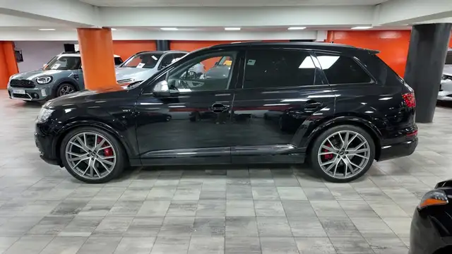 Audi SQ7 view 3
