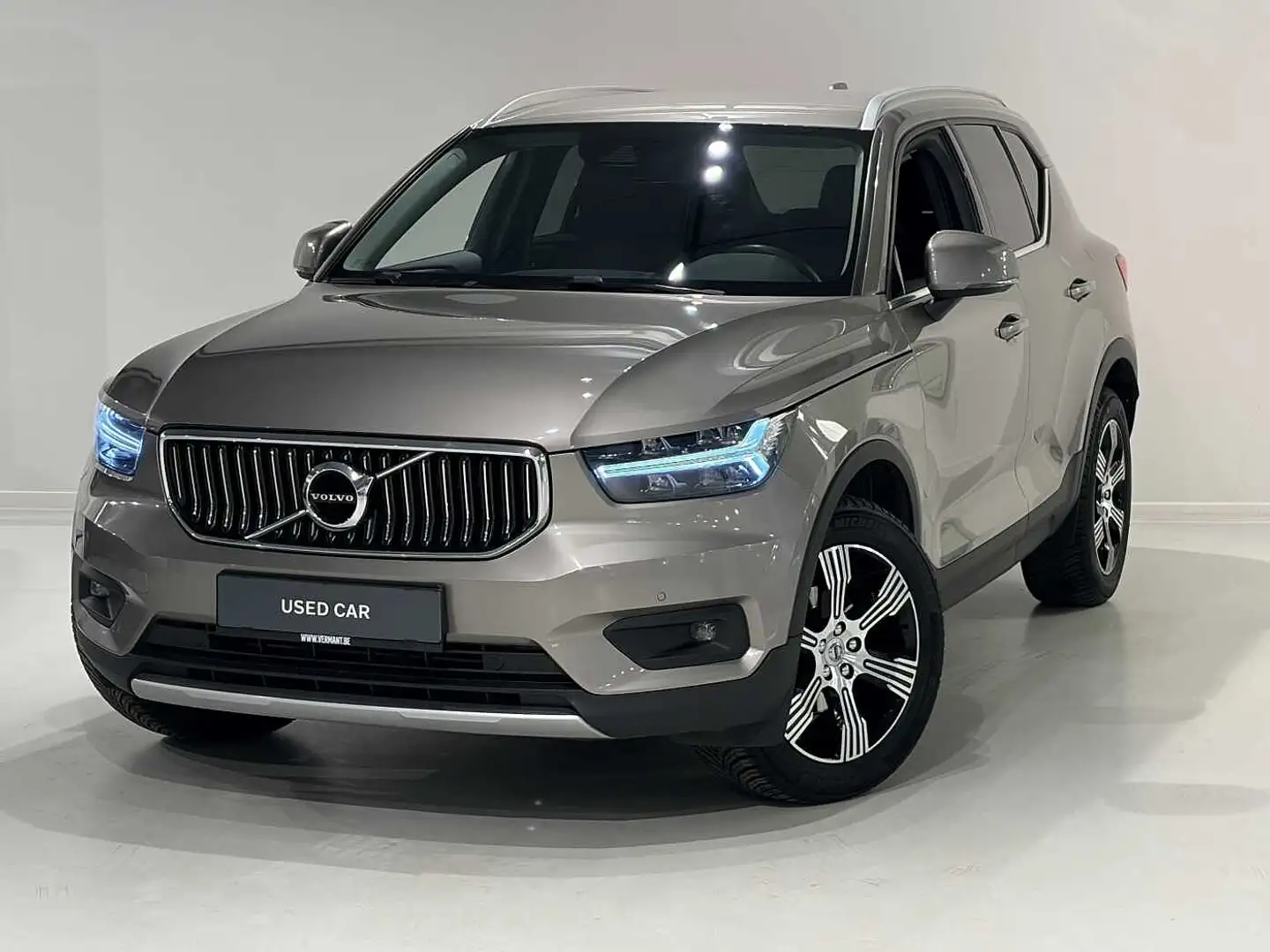 Volvo XC40 T3 Inscription Automaat + trekhaak Grijs - 1