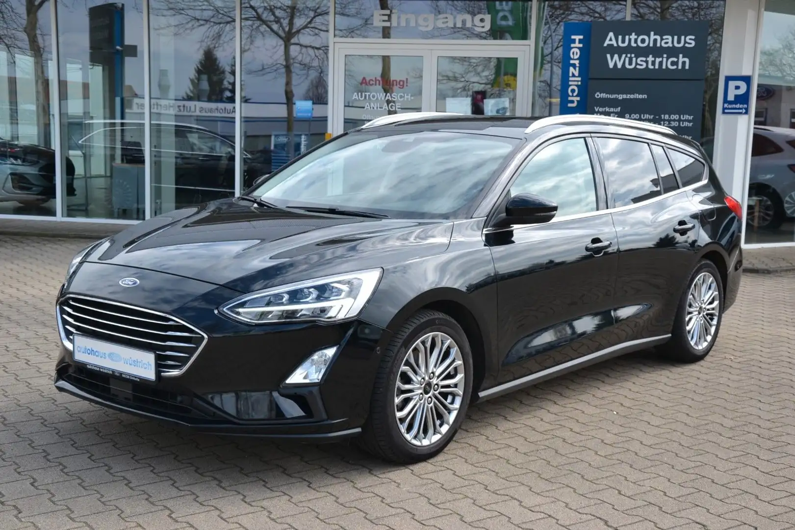 Ford Focus Turnier Titanium LED B&O Kamera el.HK AHK Černá - 1