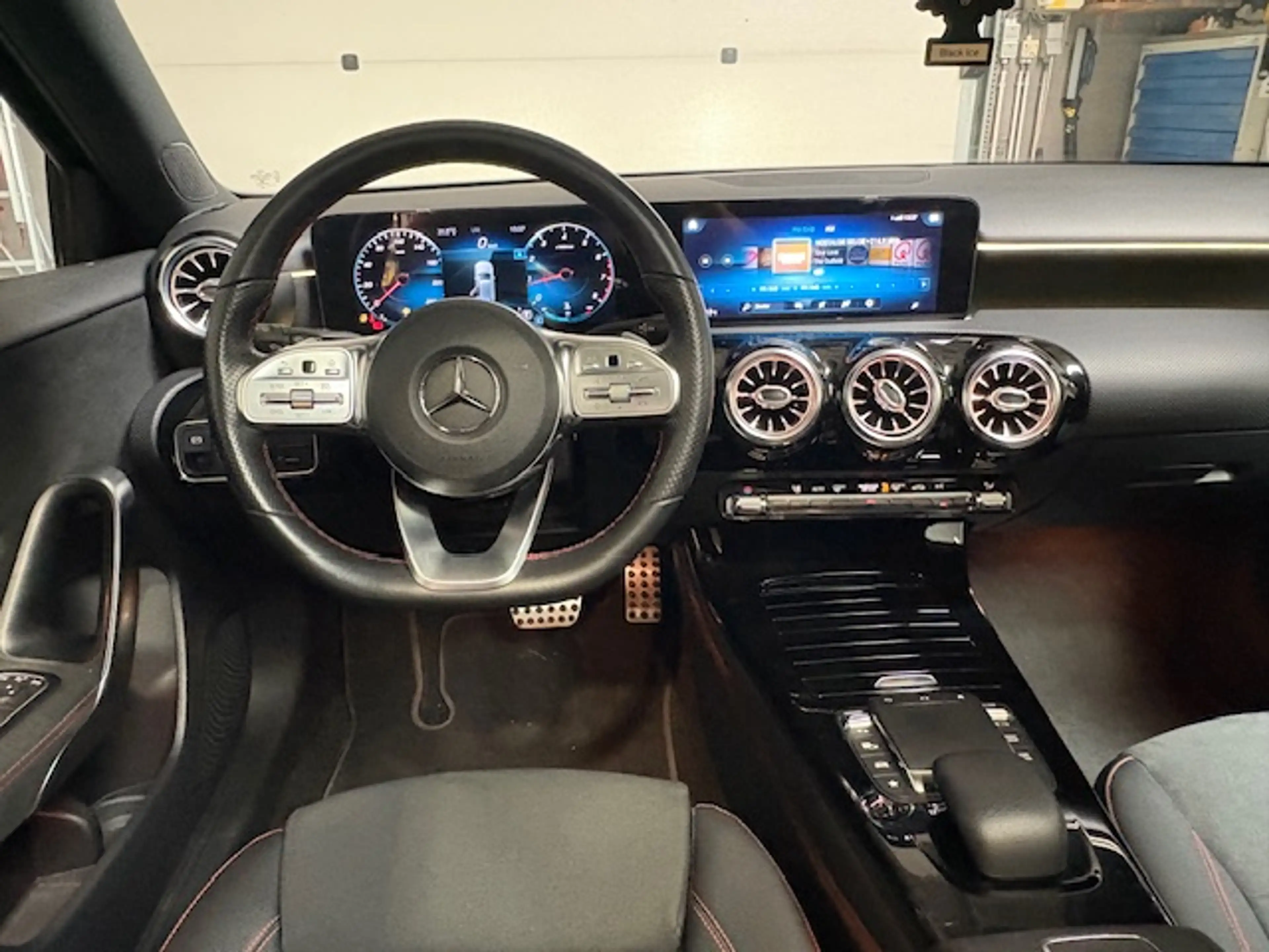 Mercedes-Benz A 200 A 200 AMG Line // Pano Dak // CarPlay // Camera // Sport Zetelen... 25995€ btw inclusief — photo 16