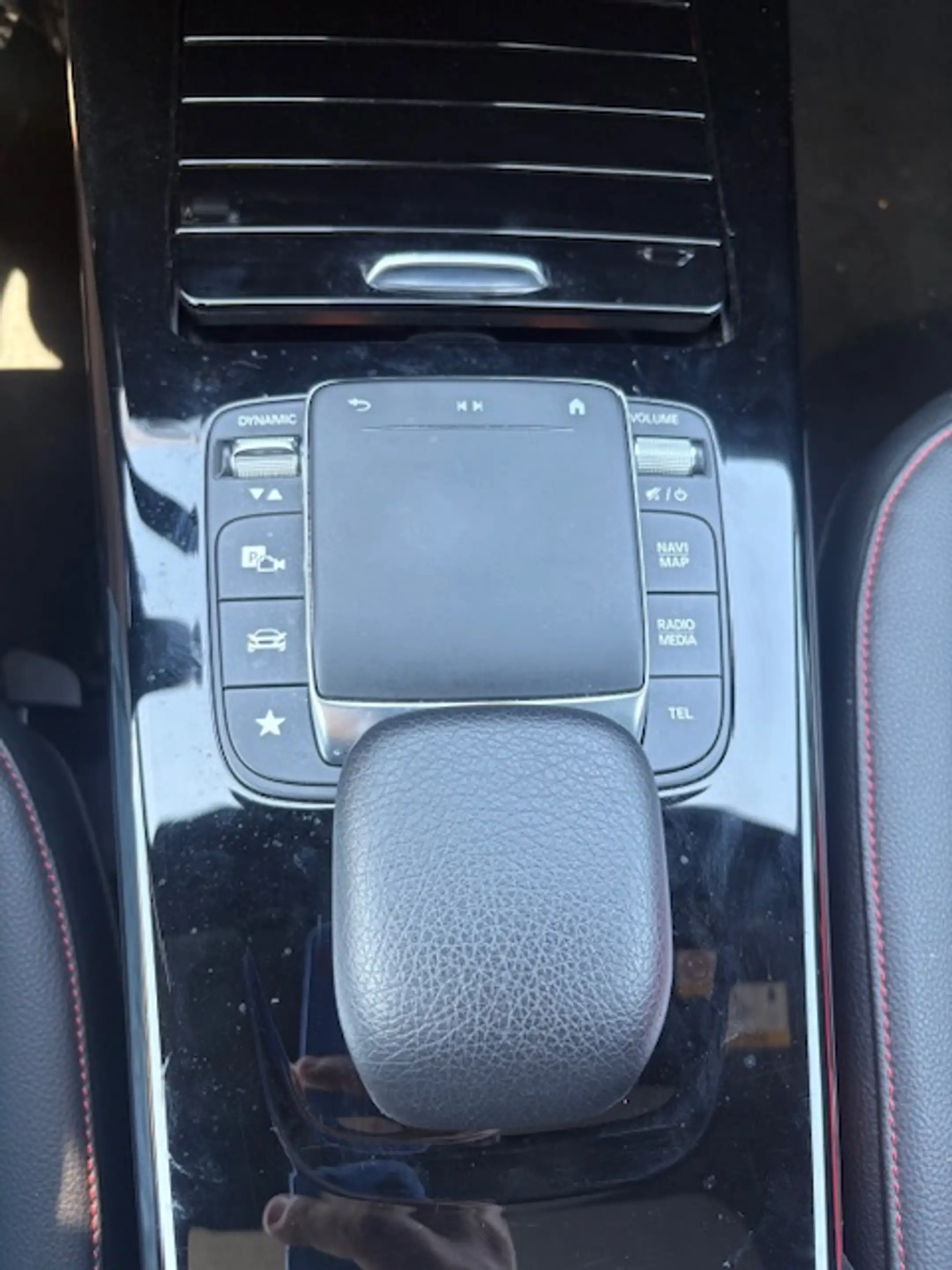 Mercedes-Benz A 200 A 200 AMG Line // Pano Dak // CarPlay // Camera // Sport Zetelen... 25995€ btw inclusief — photo 13