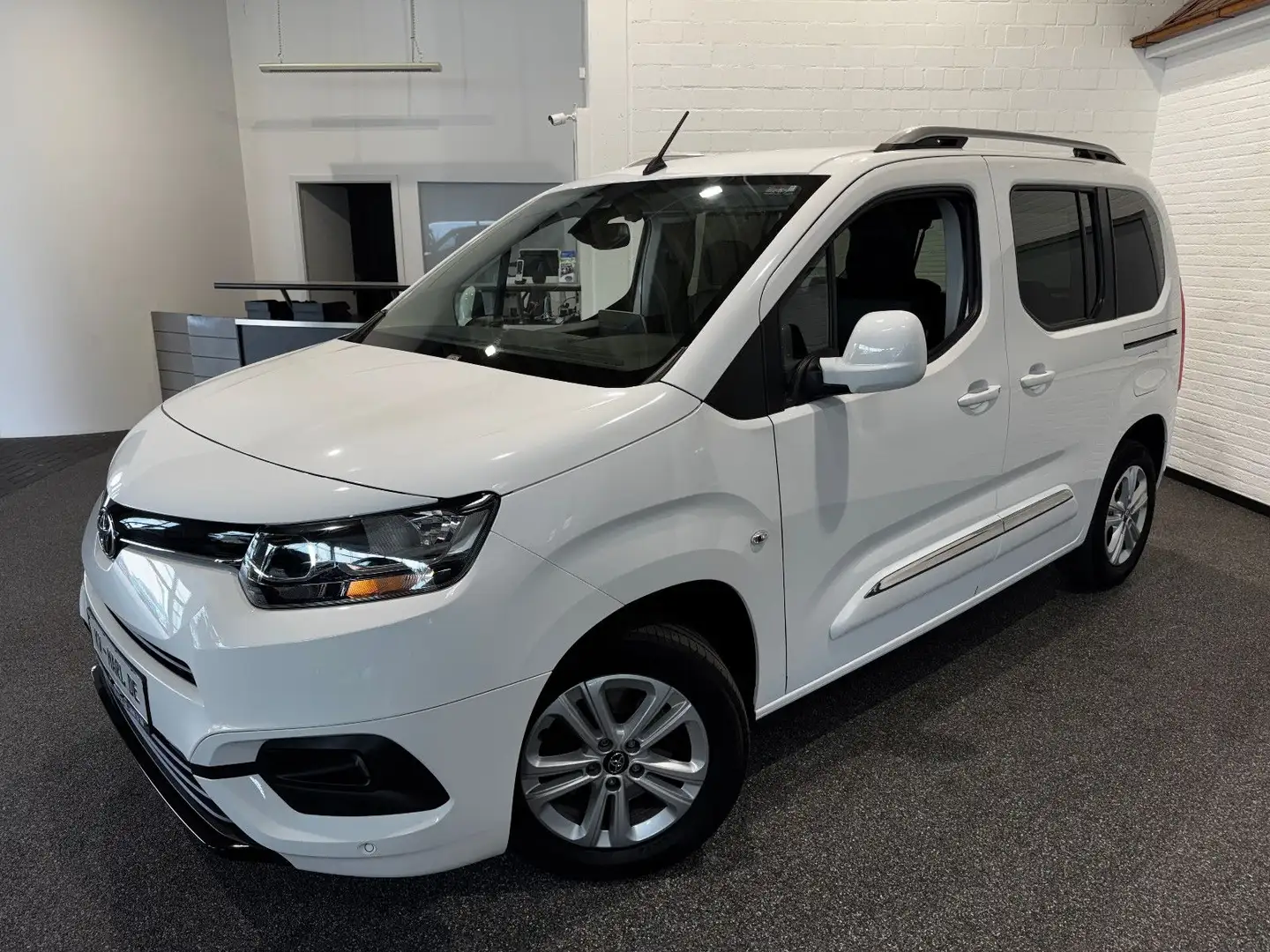 Toyota Proace City Verso L1 Team D NAVI+CAM WINTERRÄDER Bianco - 2