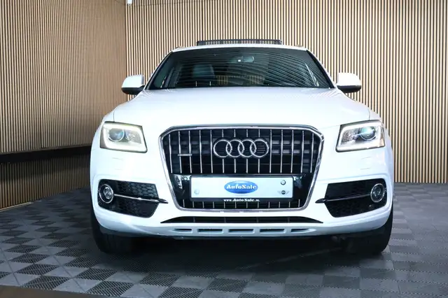 Audi Q5 view 9