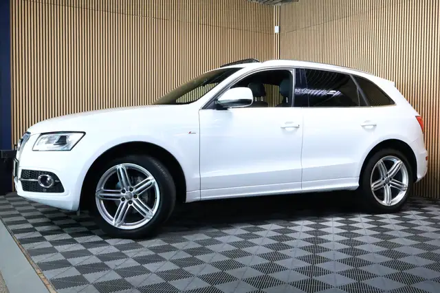 Audi Q5 view 11
