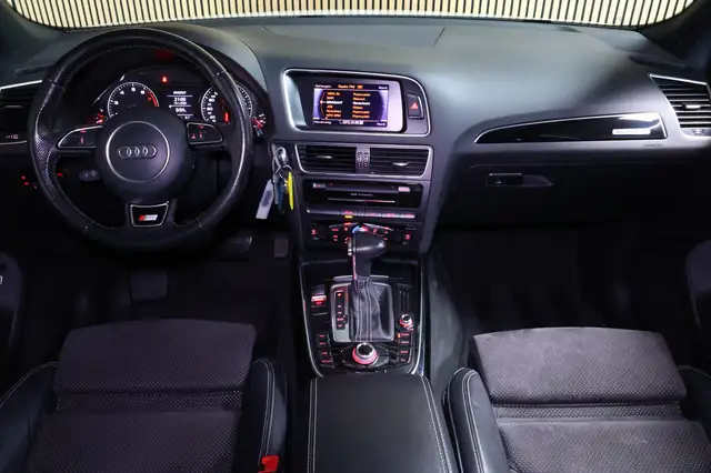 Audi Q5 view 2