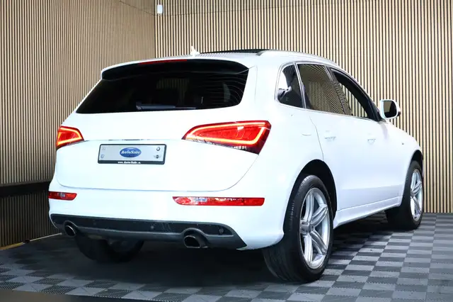 Audi Q5 view 3