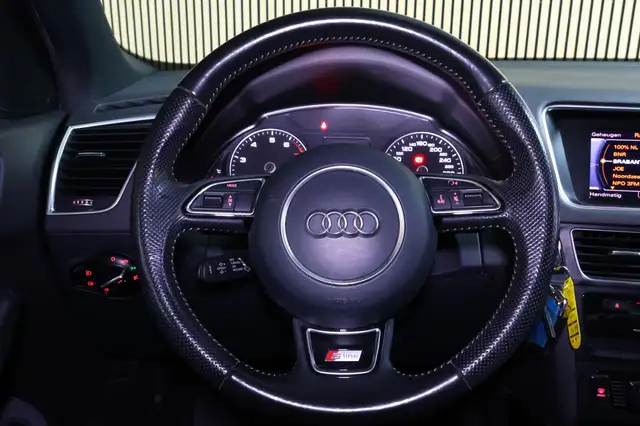Audi Q5 view 25