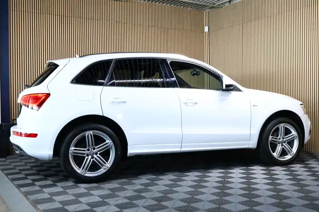 Audi Q5 view 7