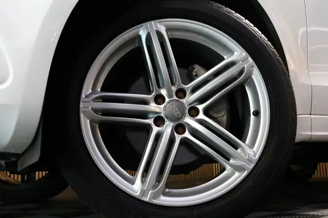 Audi Q5 view 4