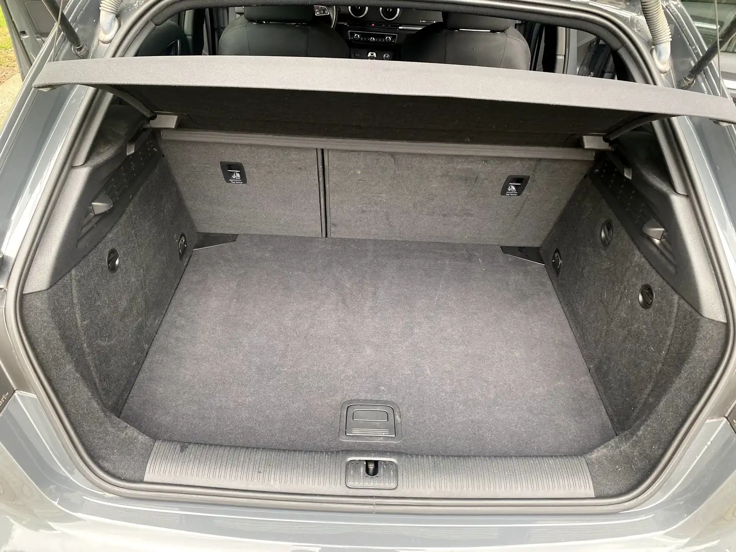 Audi A3 A3 1.5 TFSI cylinder on demand Sportback S tronic Grau - 2